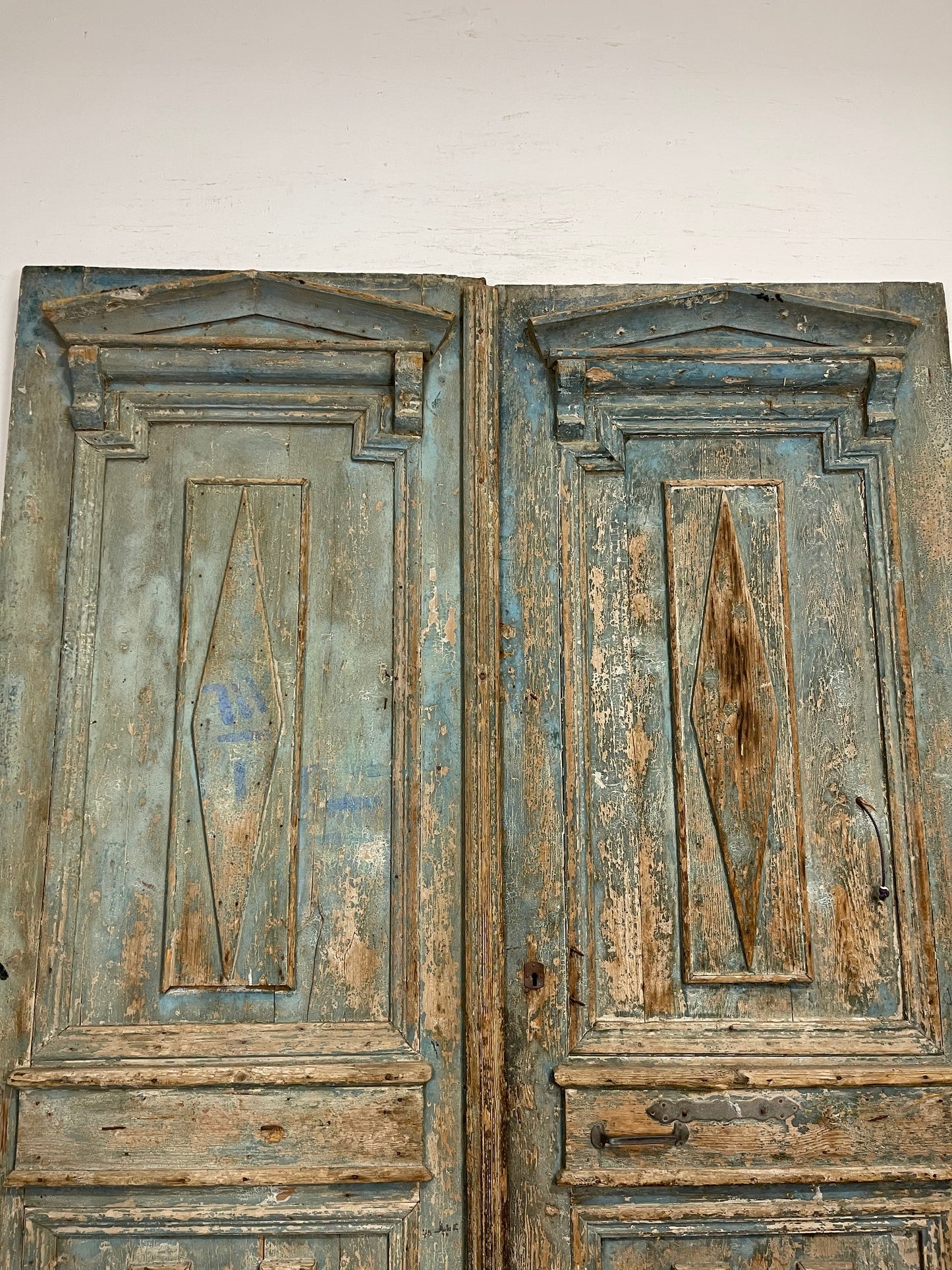 Antique  French Panel Doors with Carving  (90.5 x 65.5) M017