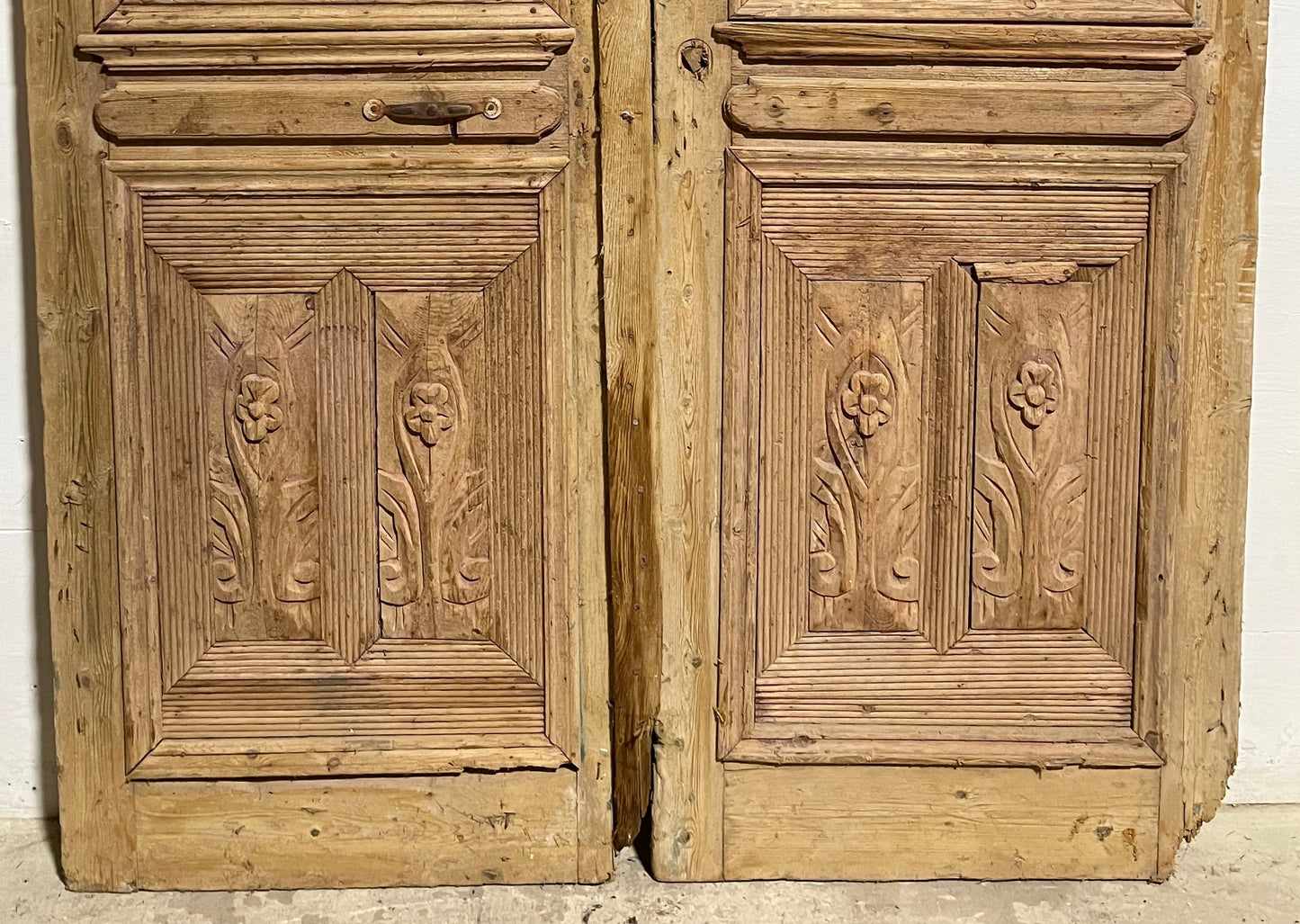 Antique  French Panel Door with Carving  (89.5x59.75) L004