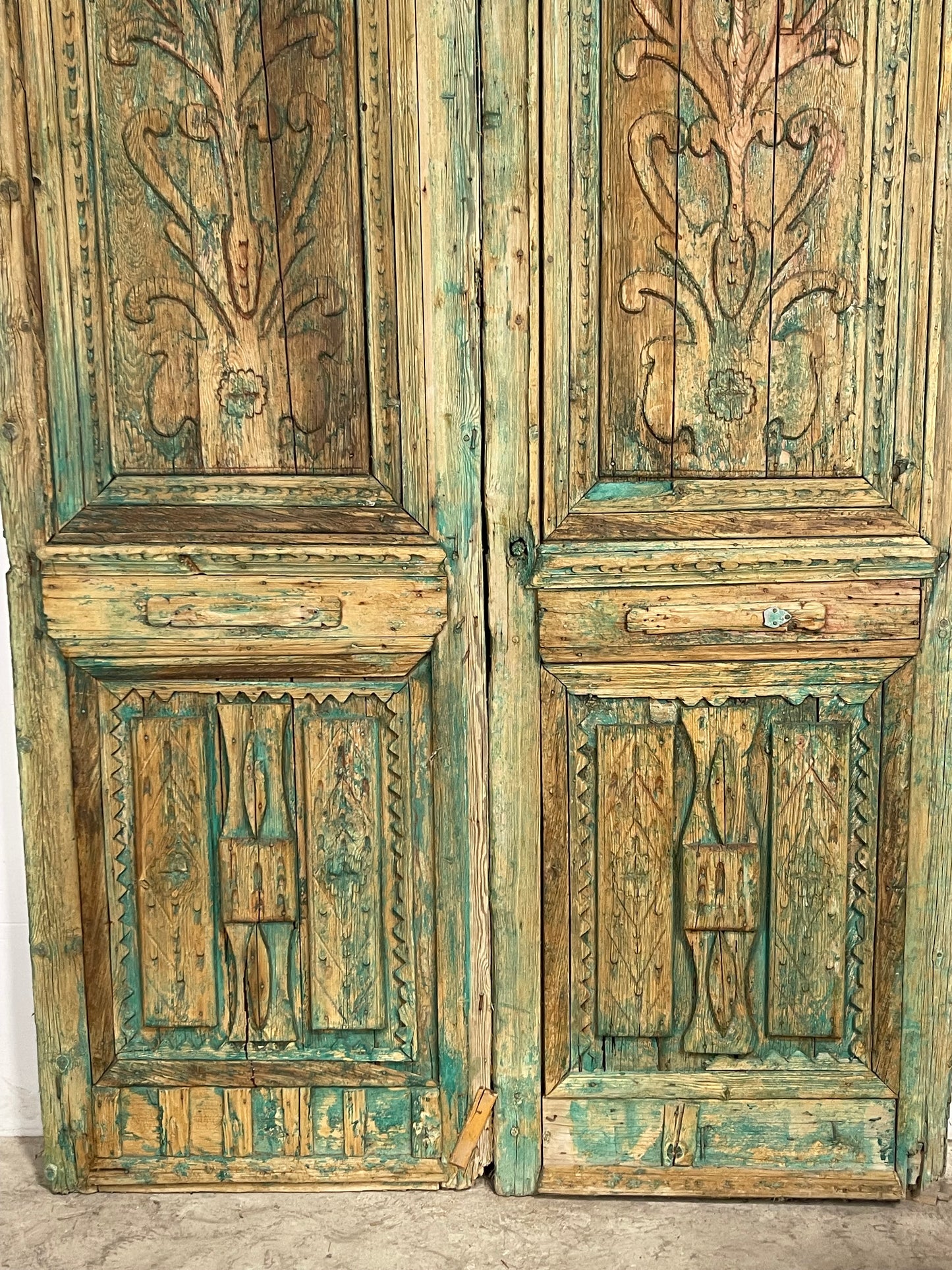 Antique  French Panel Doors with Carving  (91.75 x 61) M040