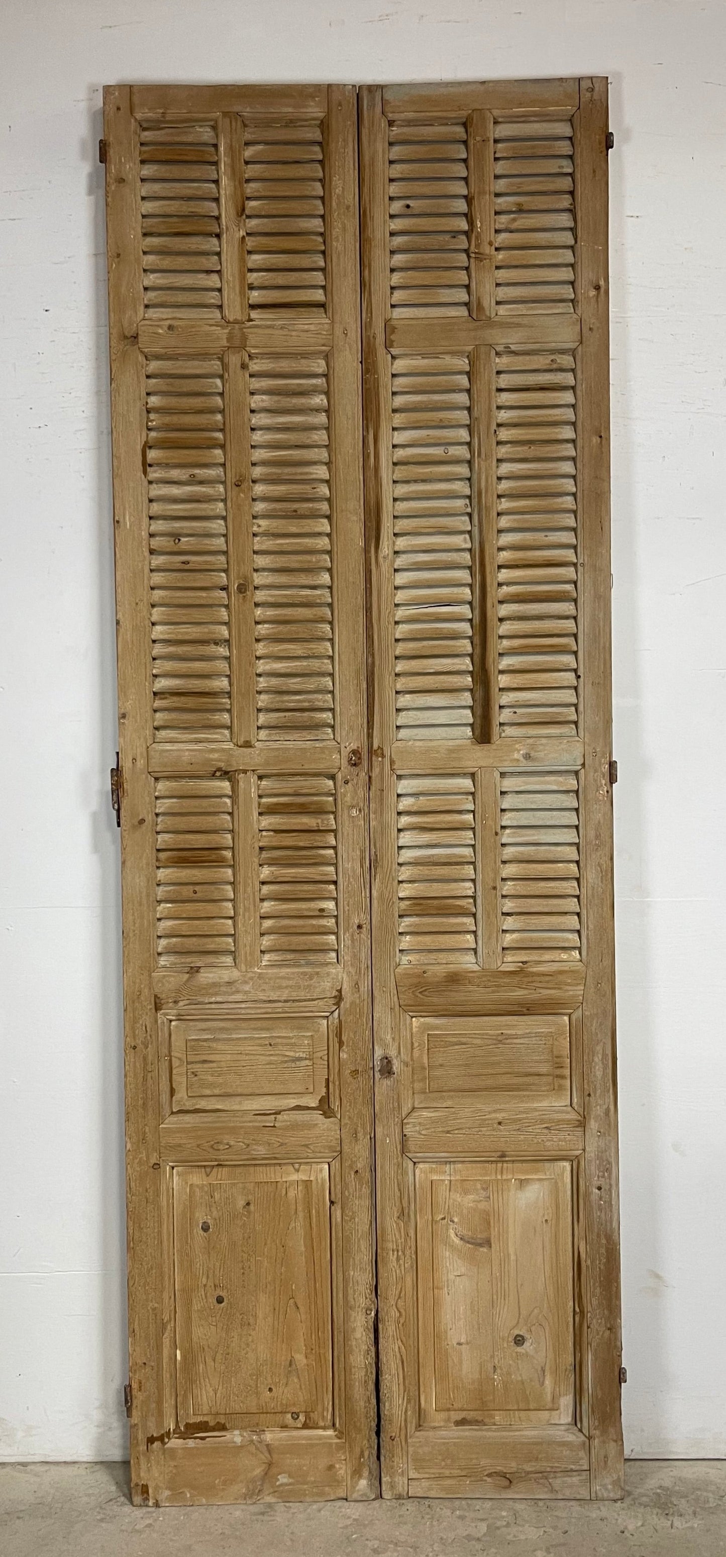 Antique French Shutters (114 x40) M091