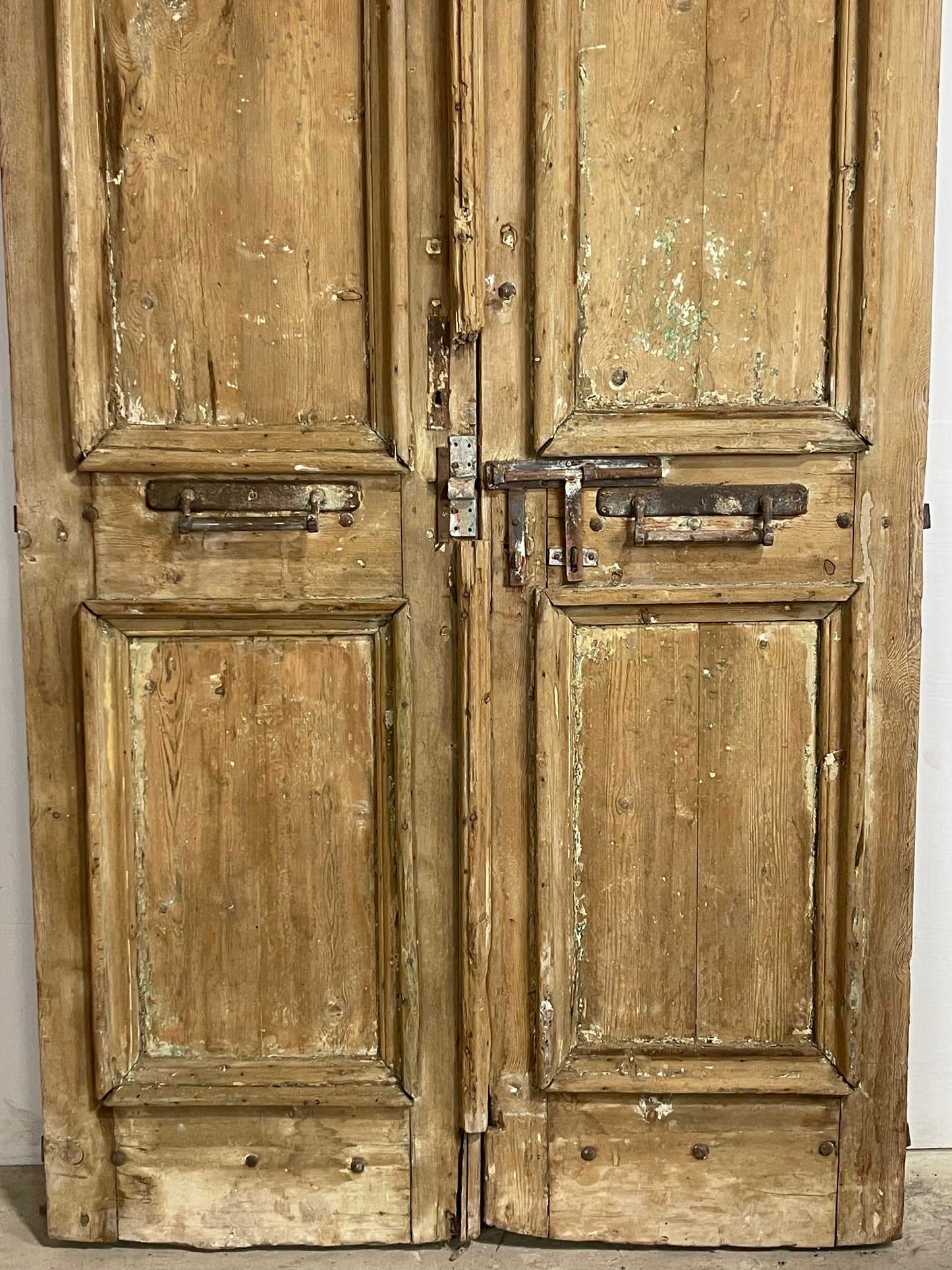 Antique  French Panel Doors with Carving  (113.5 x 50.5) M032