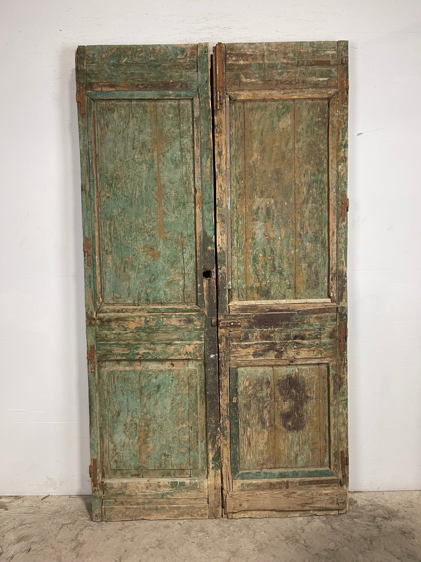 Antique  French Panel Doors with Carving  (91.75 x 51.25) M043