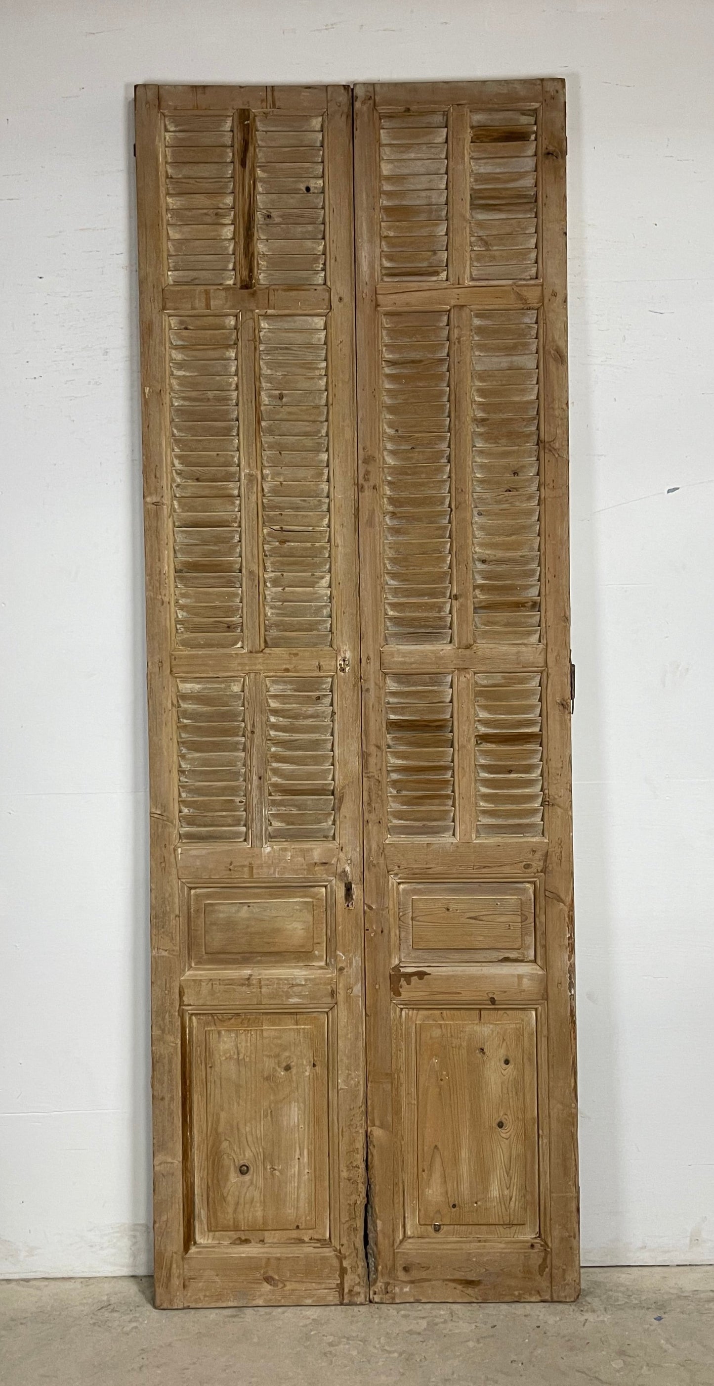 Antique French Shutters (114 x40) M091