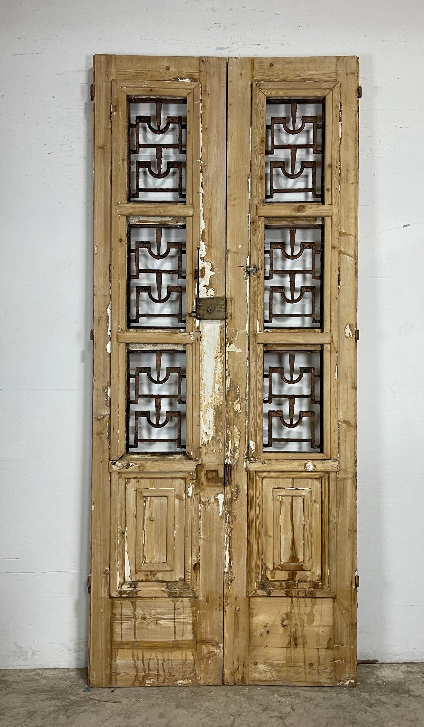 Antique French Panel Doors with Metal (103.5 x 44) M058