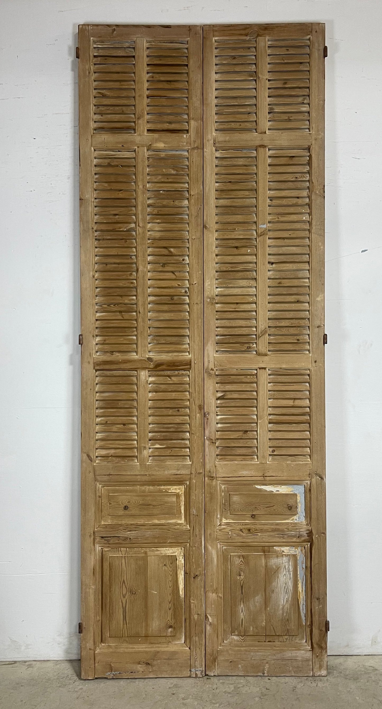 Antique French Shutters (116 x44) M092