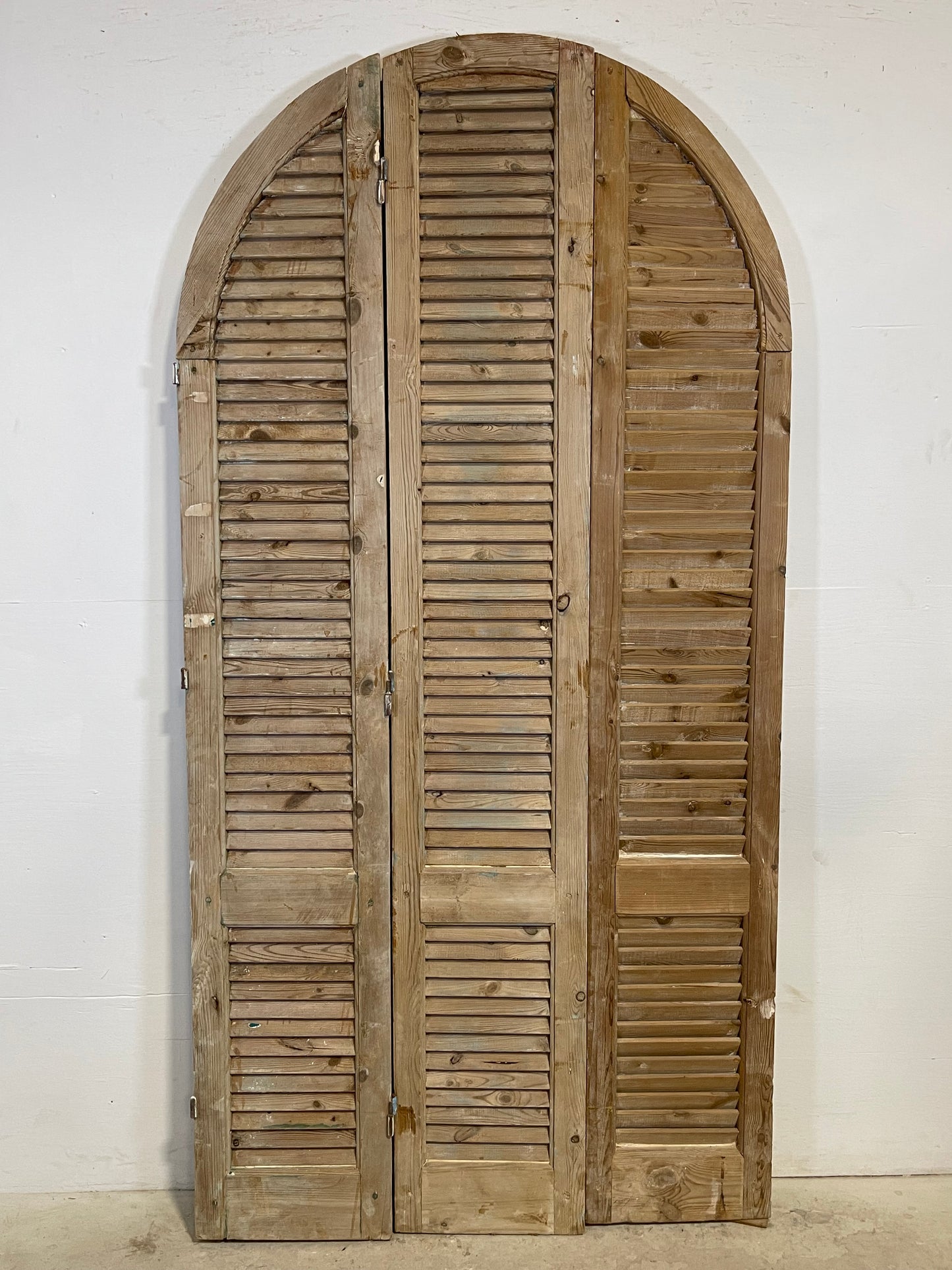 Antique French Arched Shutters (86.75x43.5) L357