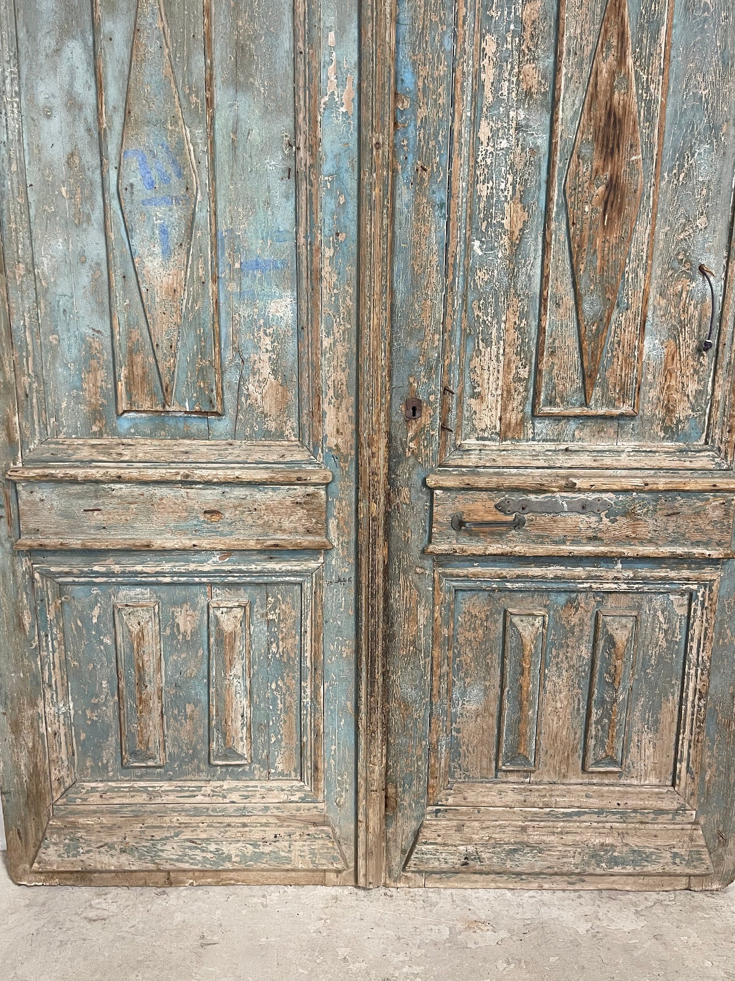 Antique  French Panel Doors with Carving  (90.5 x 65.5) M017