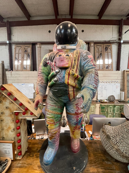 Astronaut Statue   (71x36)