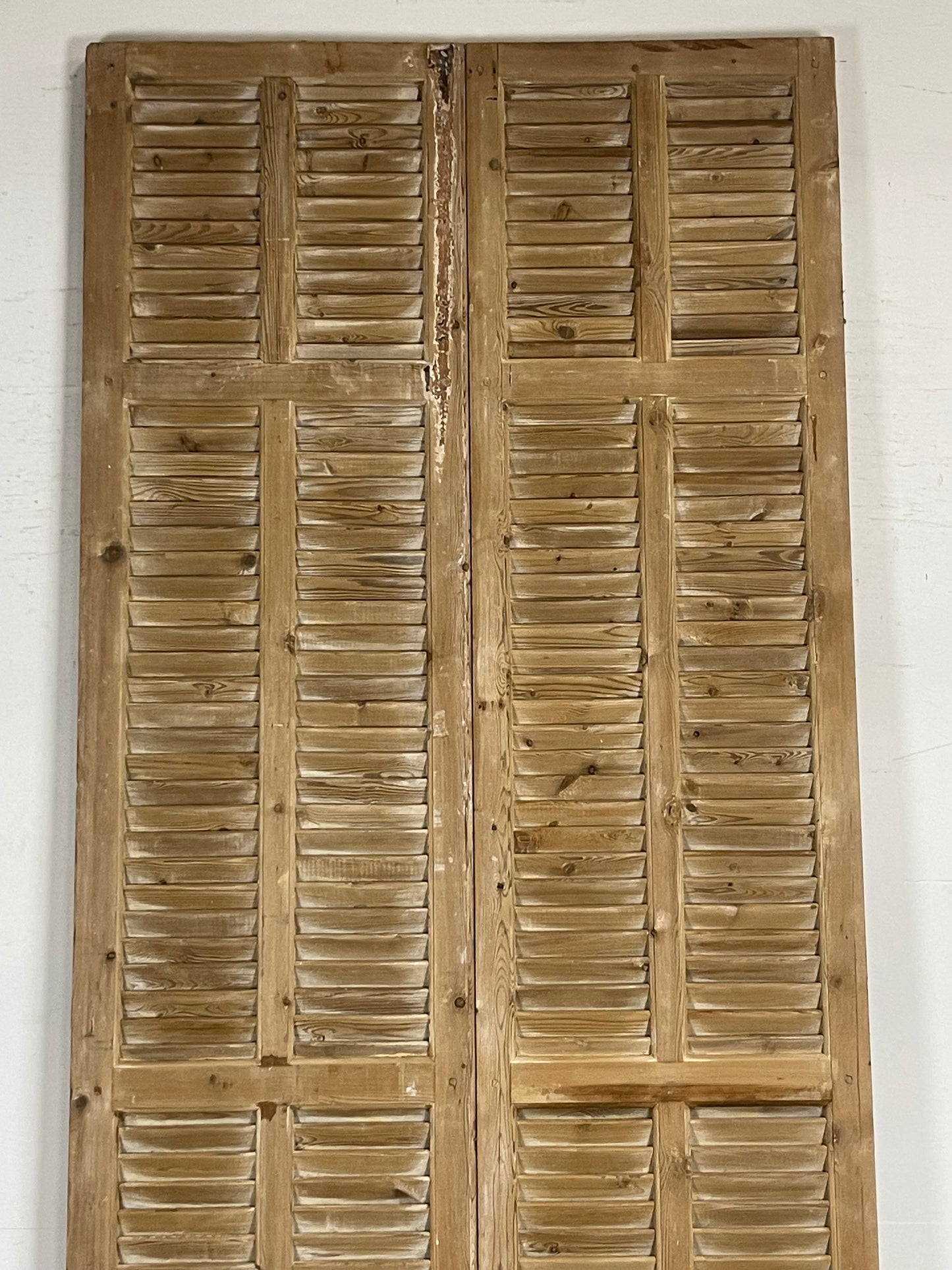 Antique French Shutters (116 x44) M092