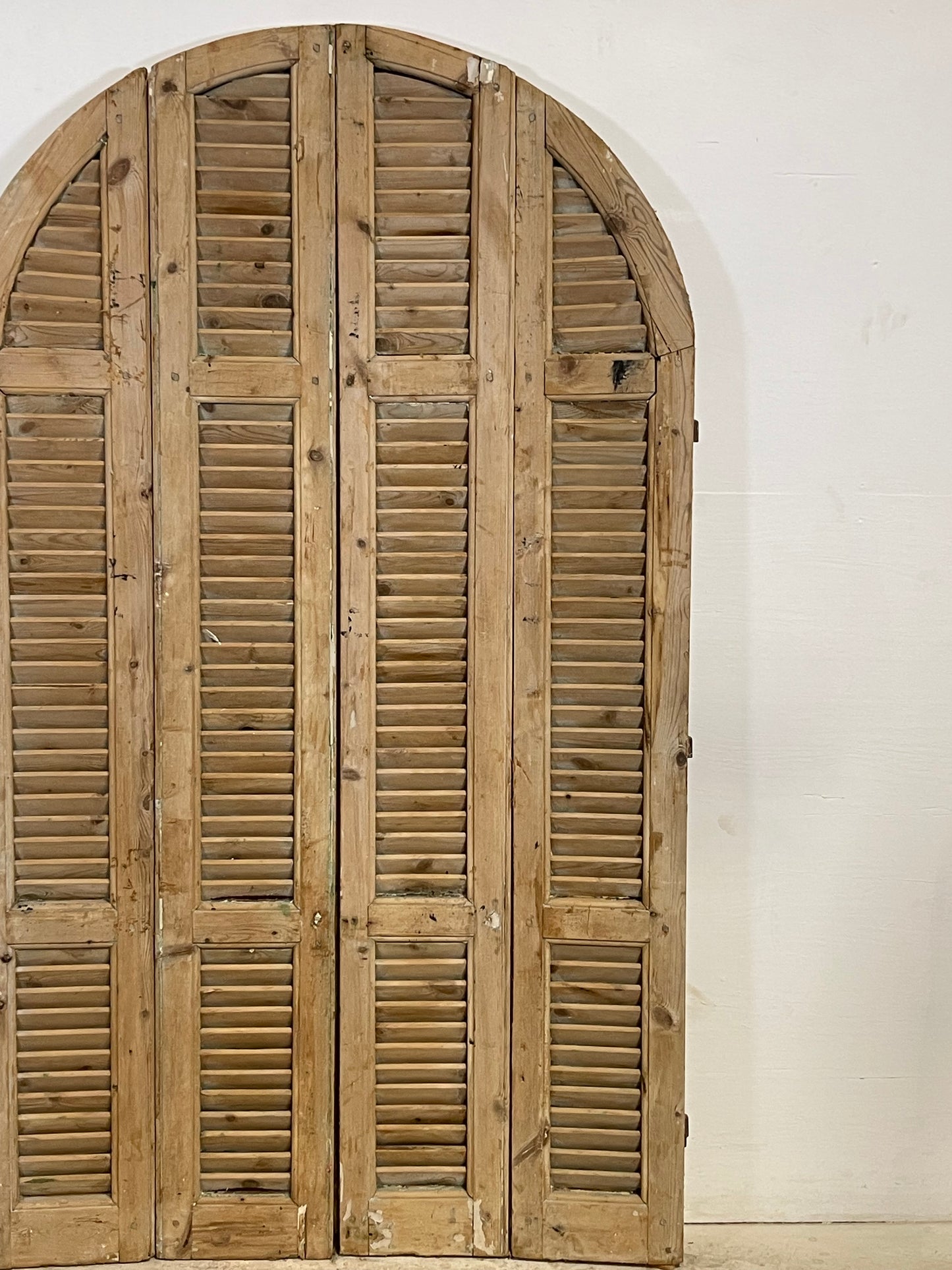 Antique French Arched Shutters (74.75x43.5) L358