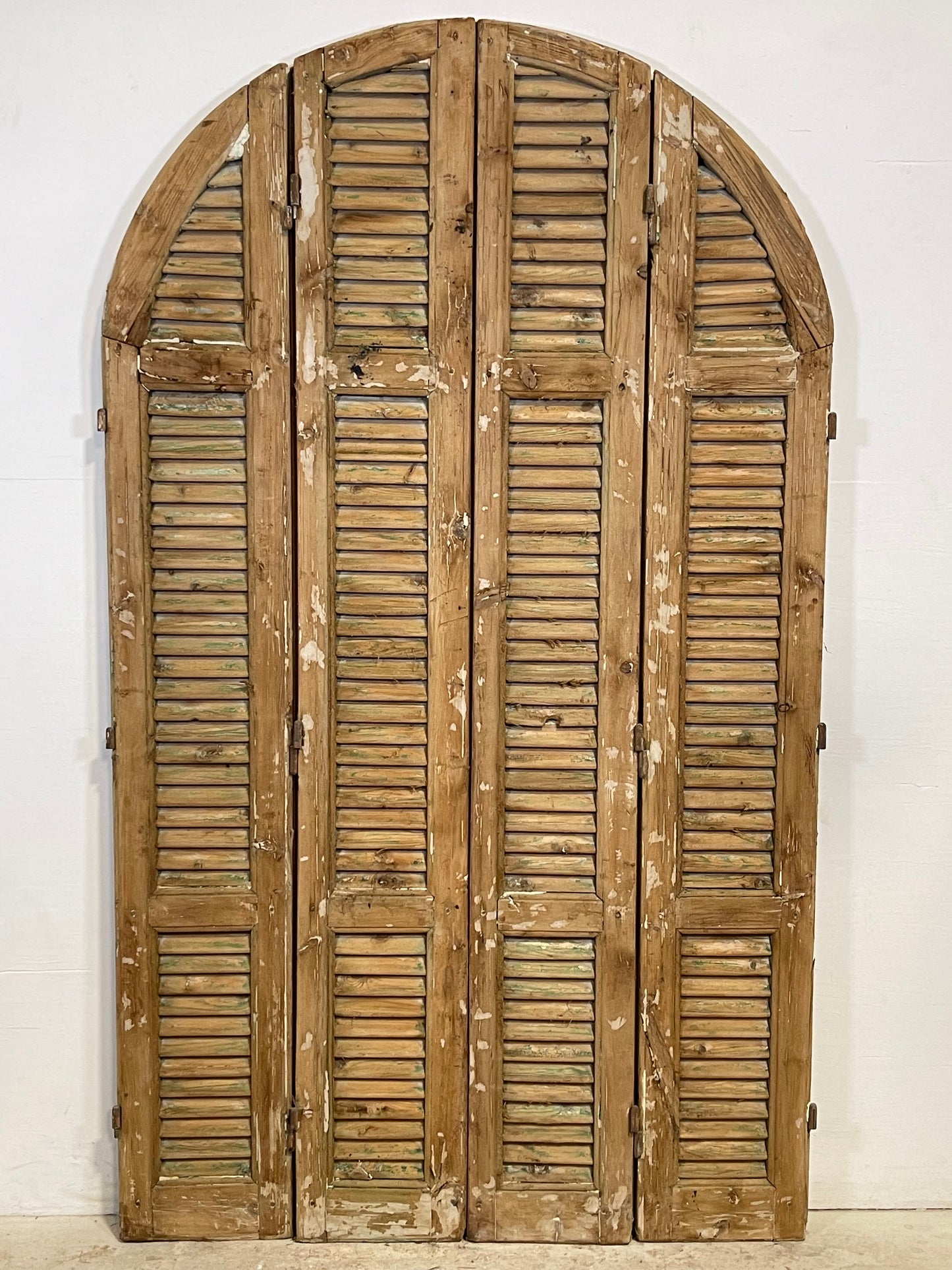 Antique French Arched Shutters (74.75x43.5) L358