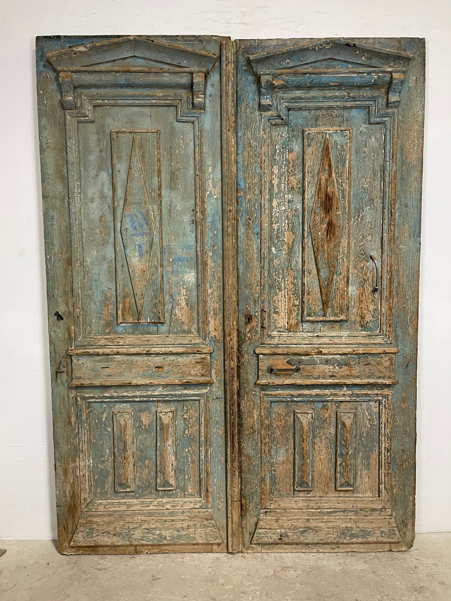 Antique  French Panel Doors with Carving  (90.5 x 65.5) M017