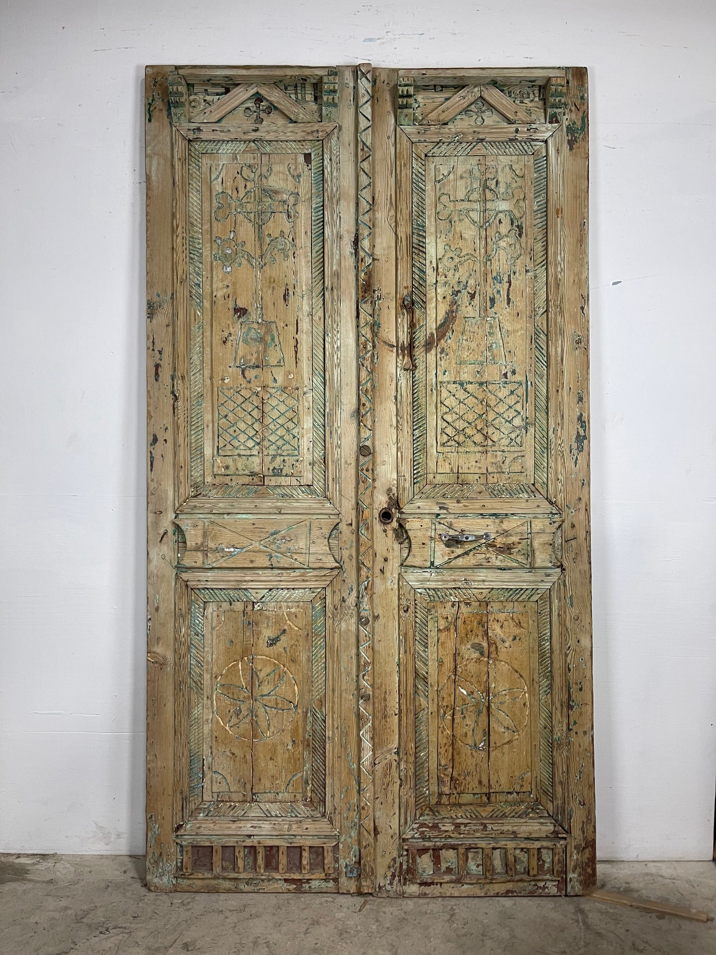 Antique  French Panel Doors with Carving  (101.75 x 54.75) M036