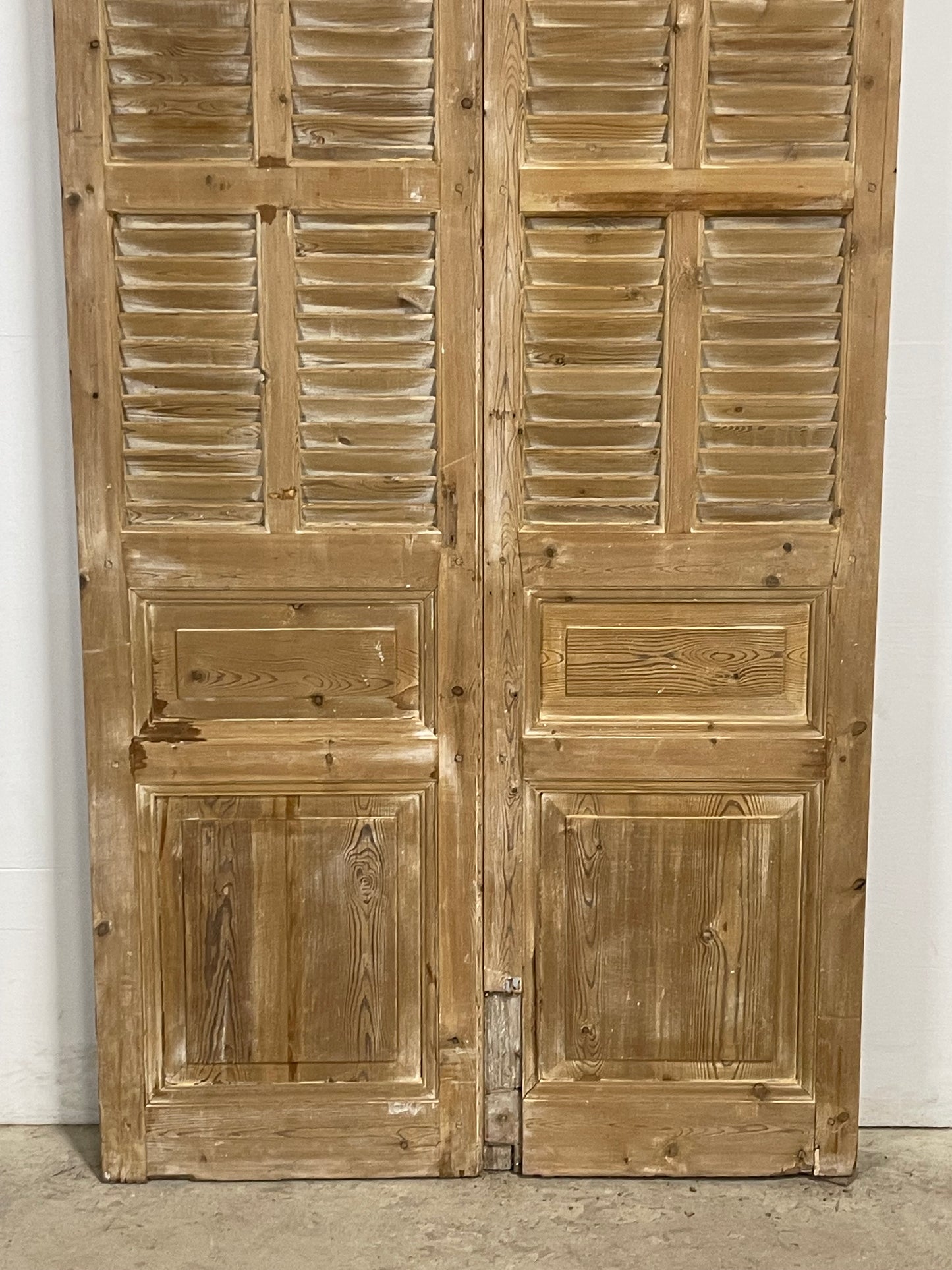 Antique French Shutters (116 x44) M092