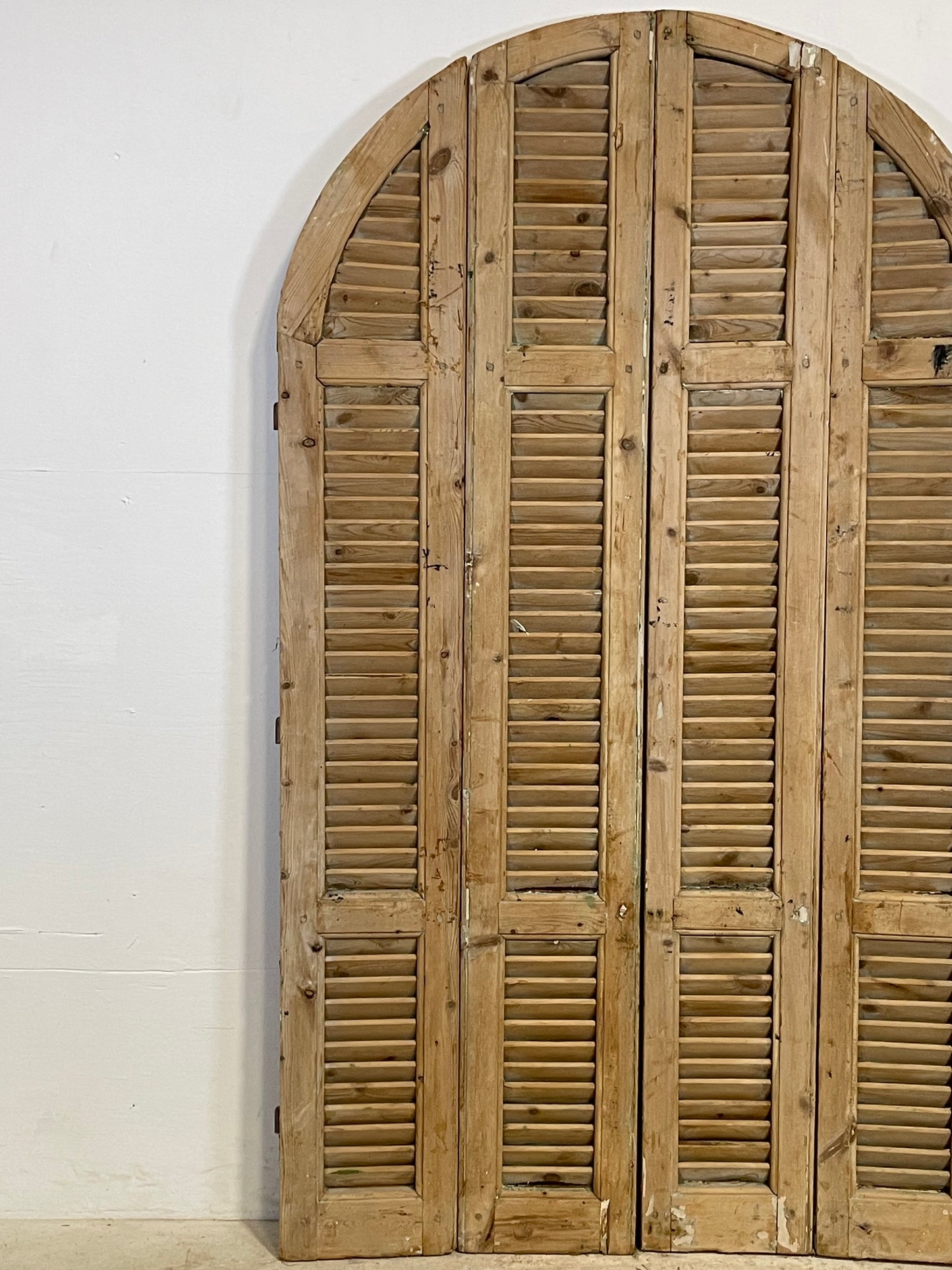 Antique French Arched Shutters (74.75x43.5) L358