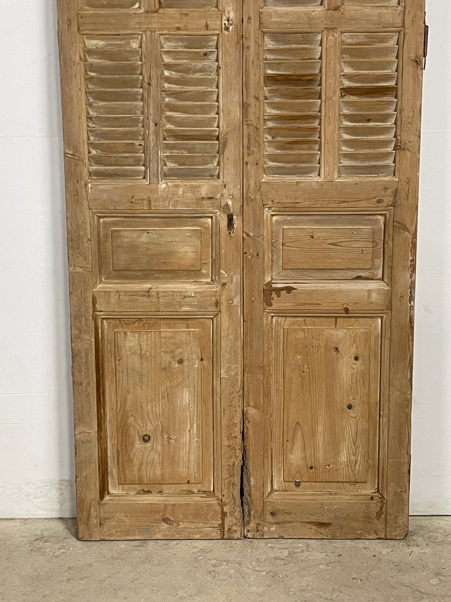 Antique French Shutters (114 x40) M091