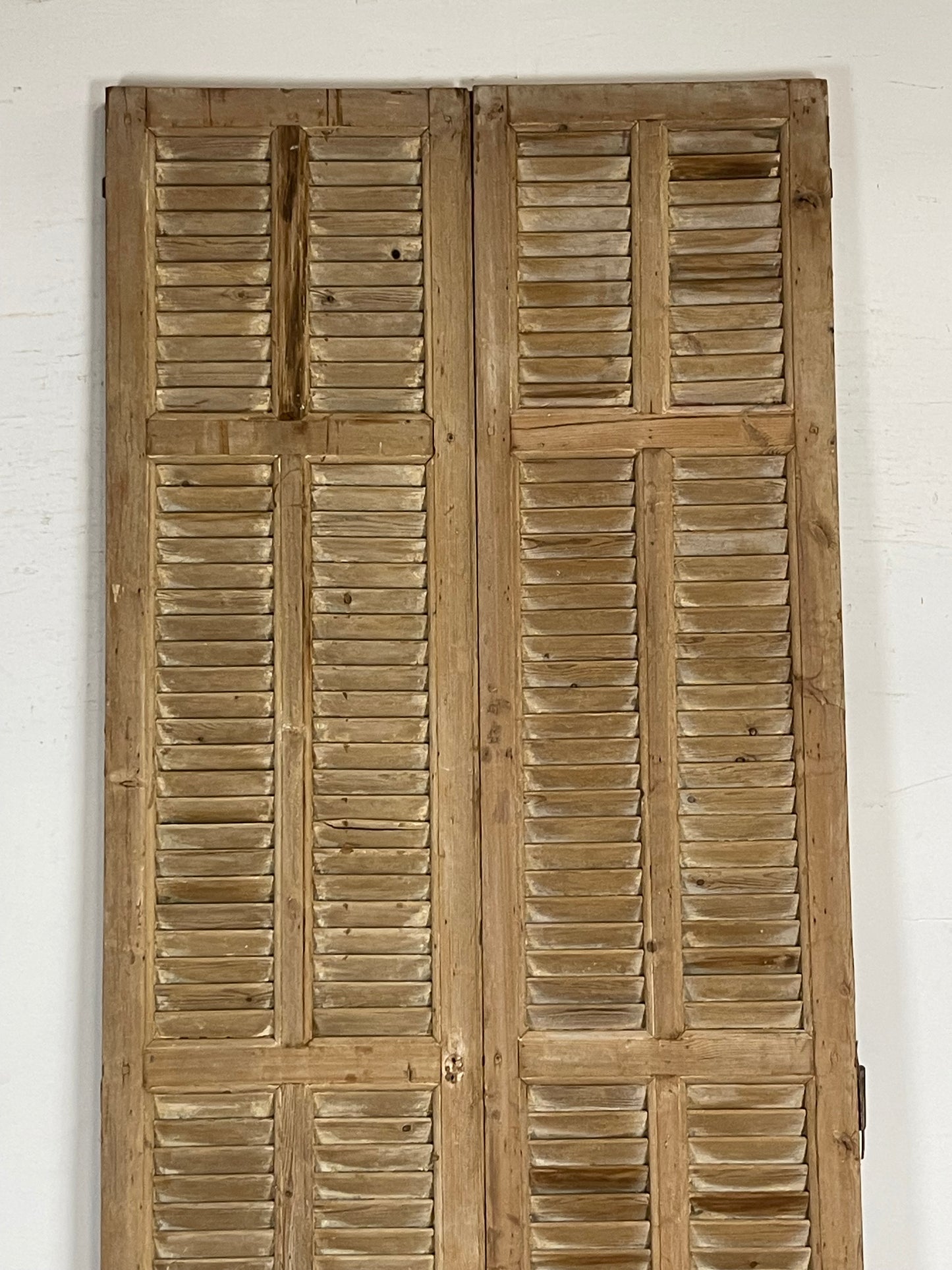 Antique French Shutters (114 x40) M091