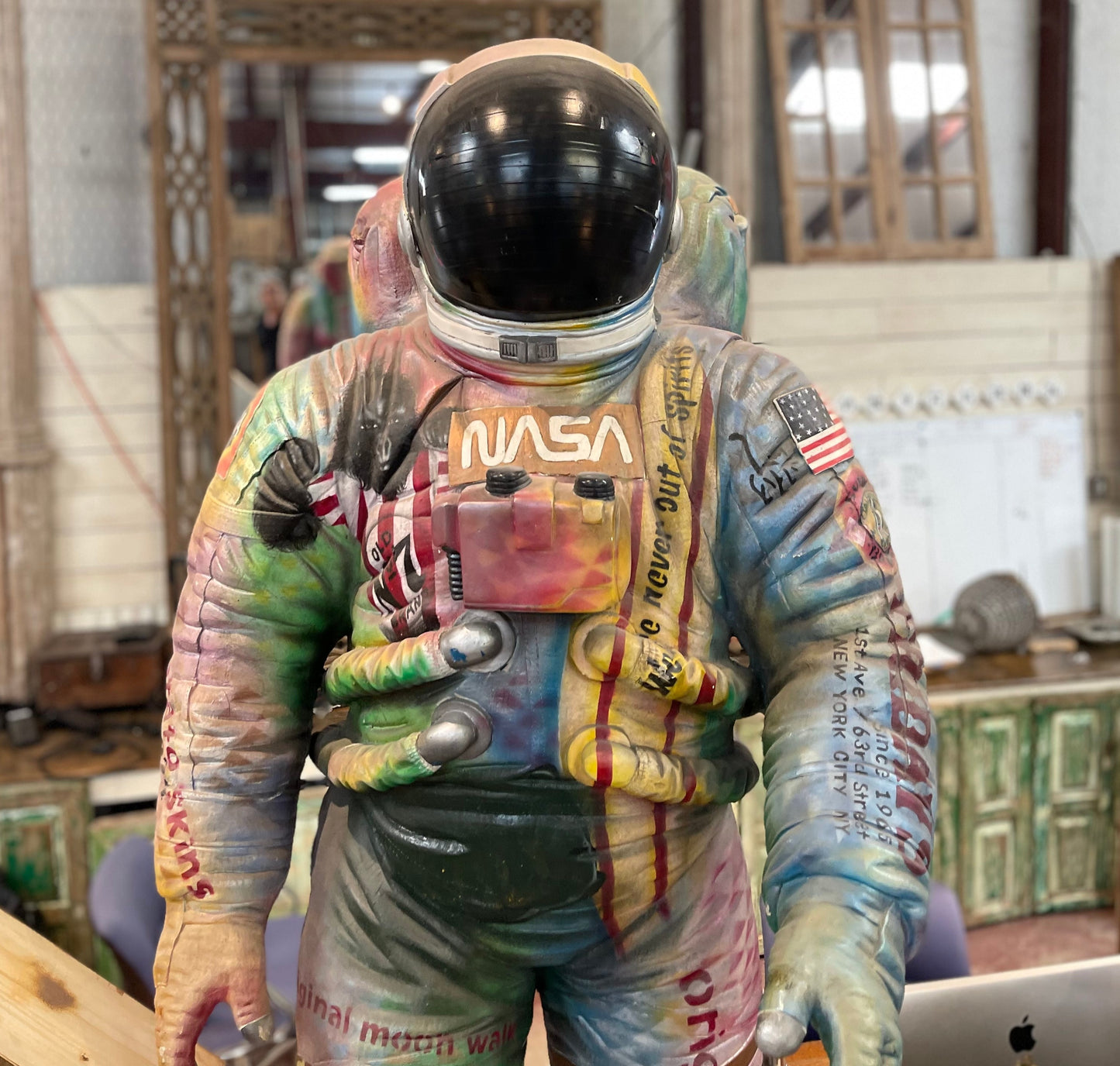 Astronaut Statue   (71x36)