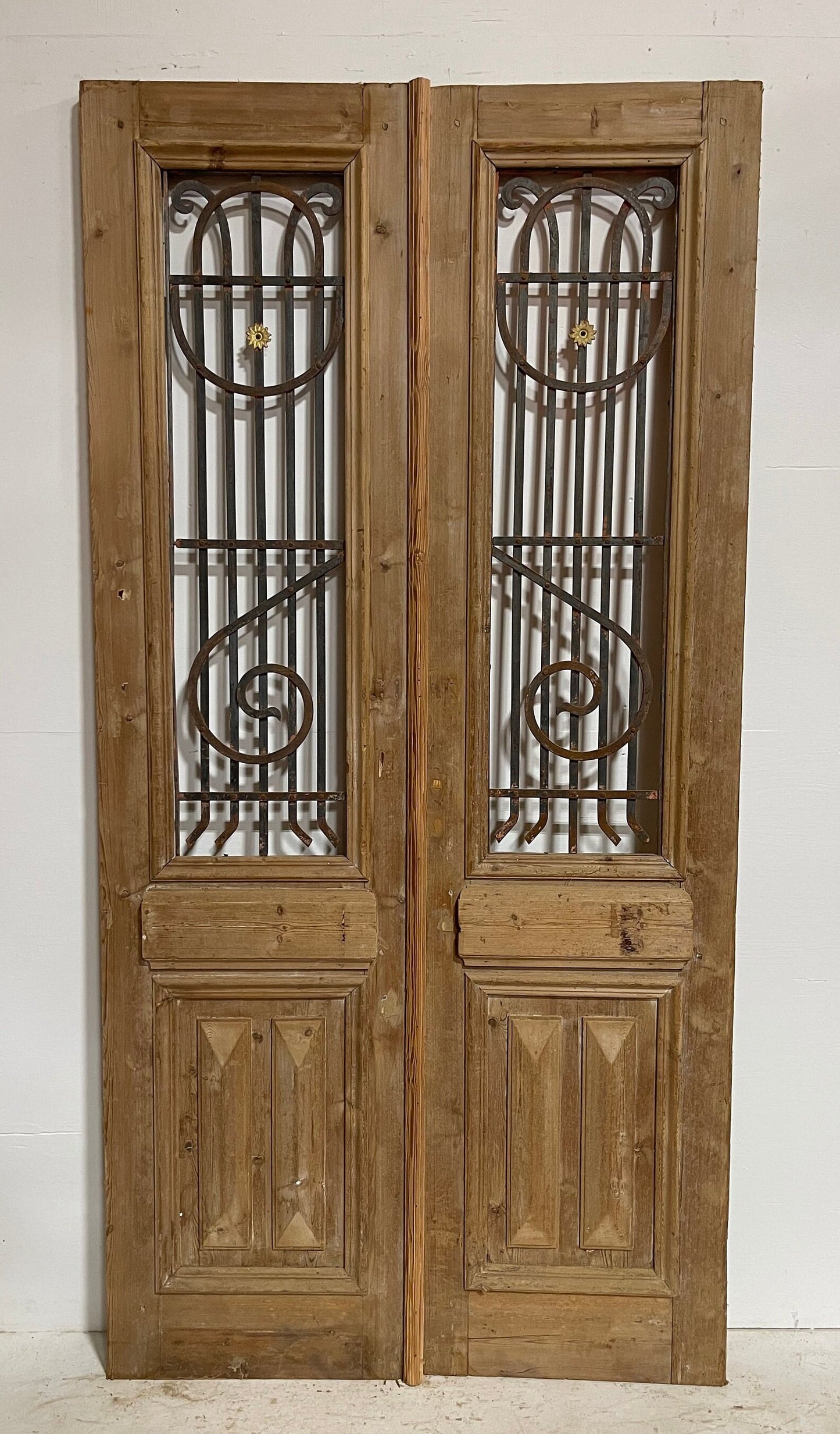 Antique French panel door with metal (92x46) G1038Bs