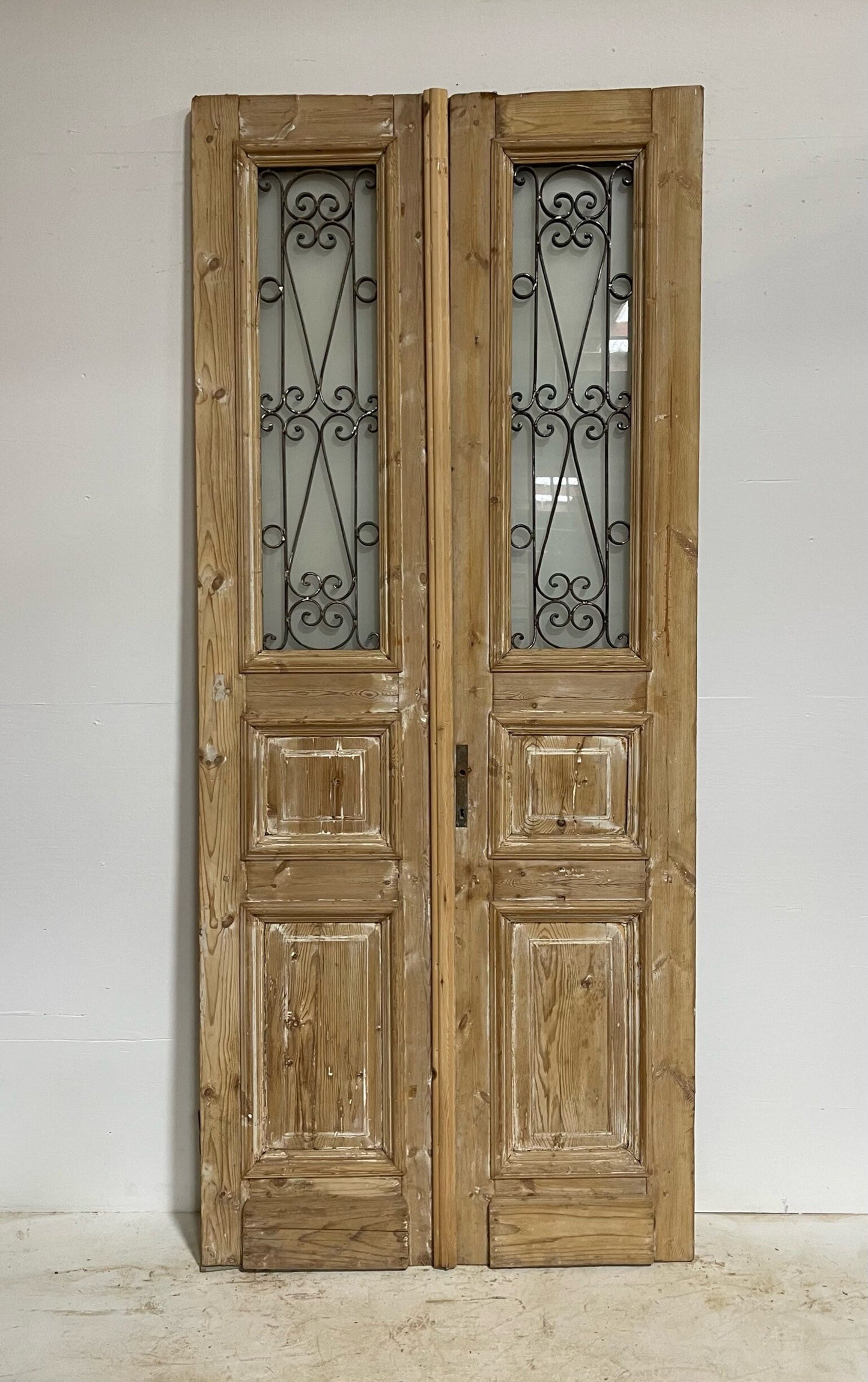 Antique French doors (99.5x42.75) with metal G0989