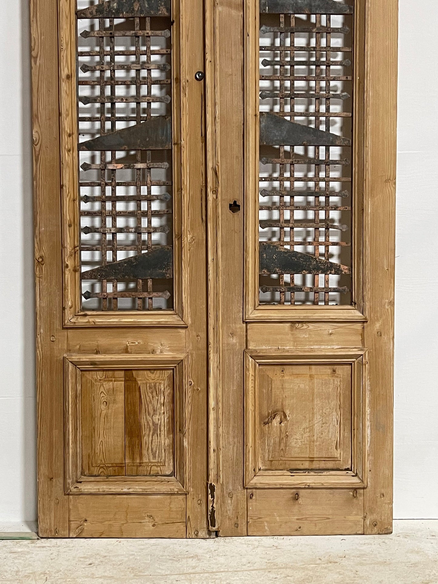 Antique French panel doors with metal (99x44.5) H0014s
