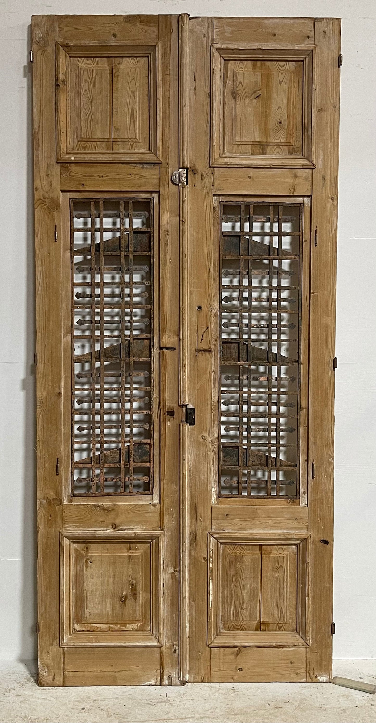 Antique French panel doors with metal (99x44.5) H0014s