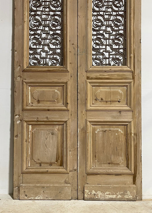 Antique French panel doors with metal (115.25x55) H0031s